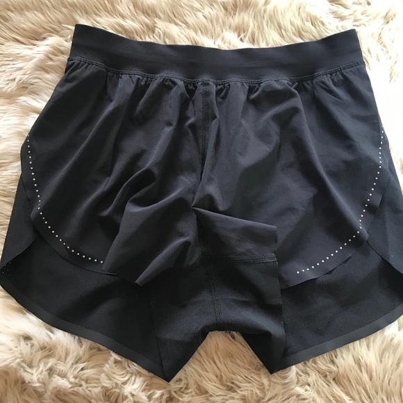 Lululemon Find Your Pace black reflective shorts 4 - Picture 7 of 9